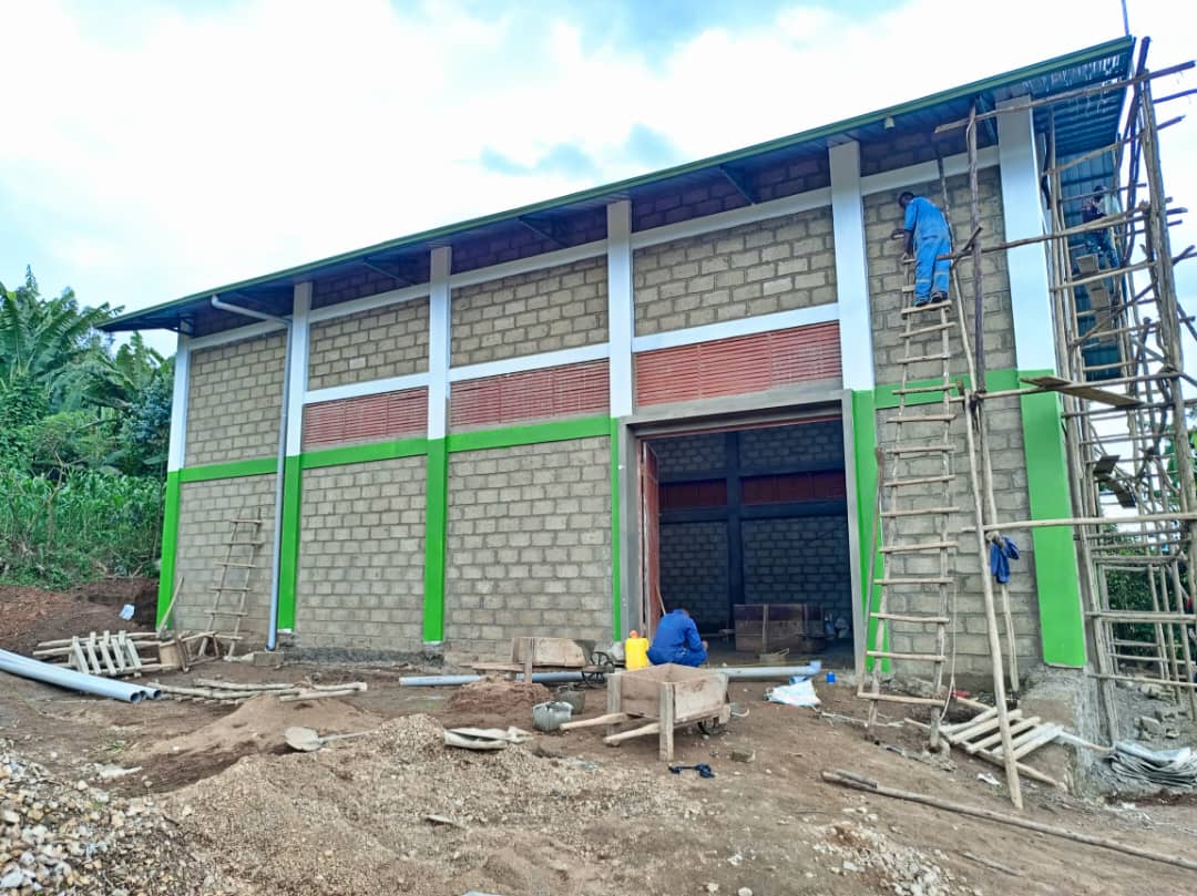 Conctruction entrepôt SOCOOPADI à Lubero avec le financement de la WHH